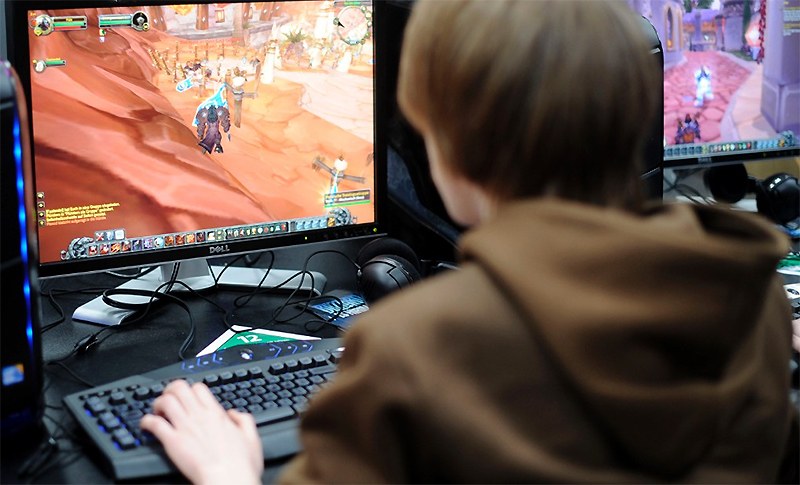 ребенок-подросток с игровой зависимостью